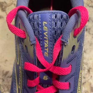Used once! In excellent like new condition. Women size  8.5 Brooks Levitate 6